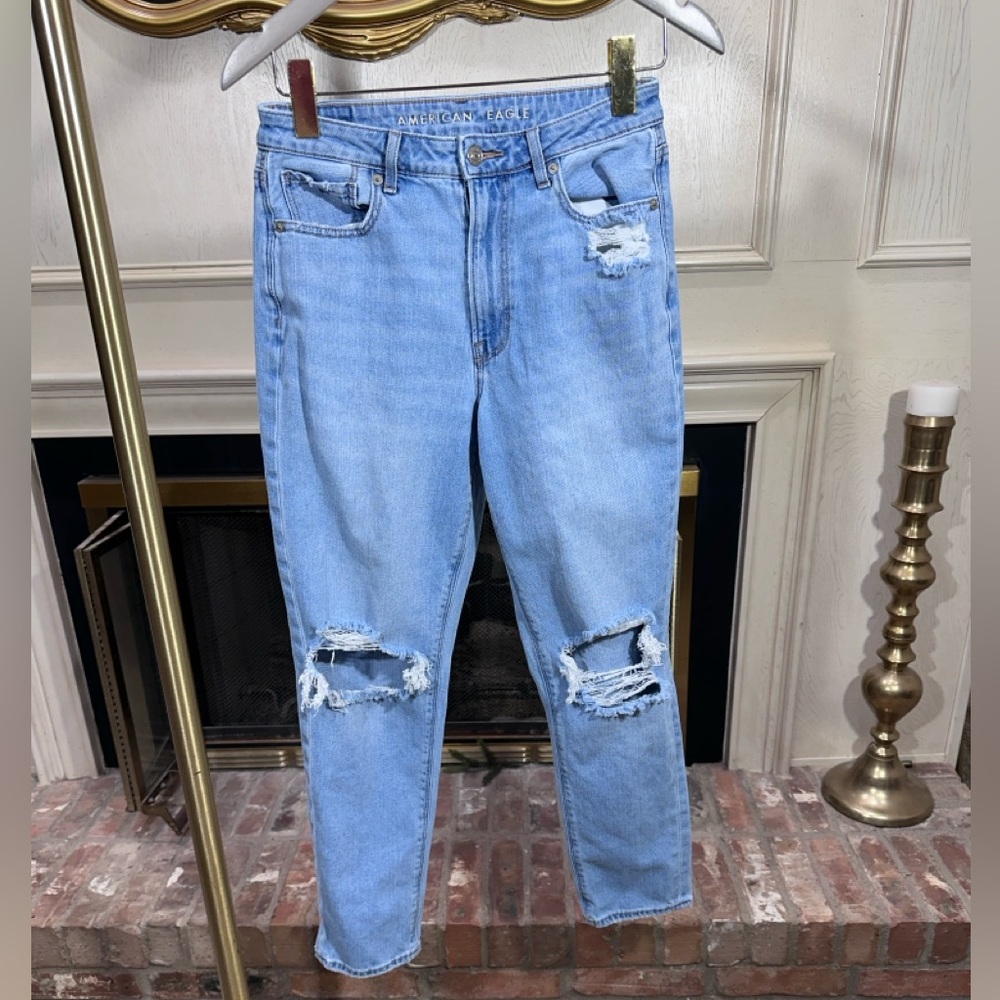 American Eagle Mom Jean Size 6 Light Wash Distressed Ankle 90s Y2K Skater